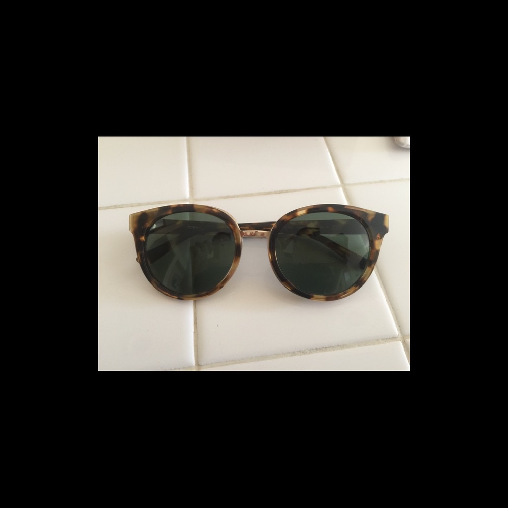 Tory Burch sunglasses - Picture 3 of 5